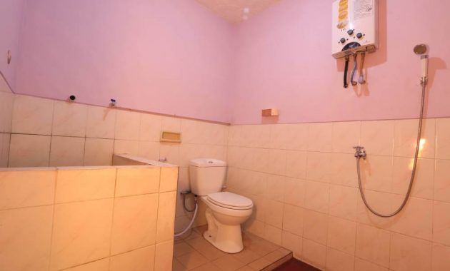 Kamar mandi dengan air panas